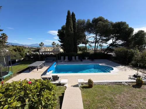5 Bedroom Villa with HEATED Pool with breath-taking Sea Views, Walking distances to Shops Restaurants Beach