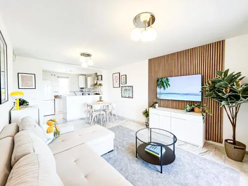Family apartment 400 meters from the beach, with internet and pool