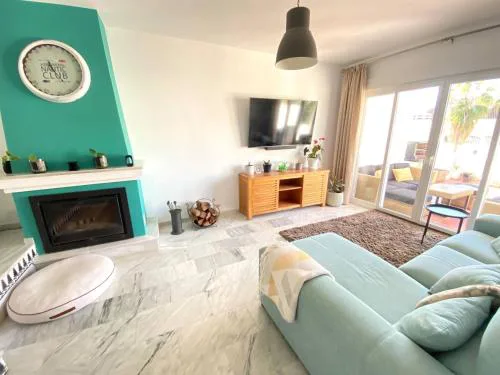 Modern Townhouse 7min walk beach and 15 to Duquesa