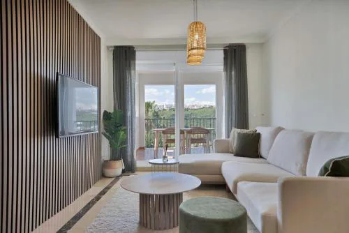 Palm Beach Residency - Beachside with Free Parking