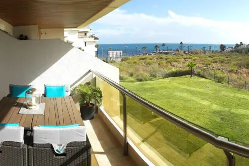 Puerto de la Duquesa, Beachfront Sea views 500m to Beach and Duquesa Marina