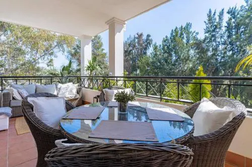2 bed apt in Nueva Andalucia