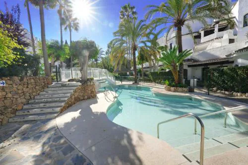 2039 Cozy Beachfront Apartment on Golden Beach