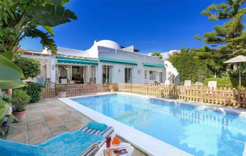 3 Bedroom Nice Home In Marbella