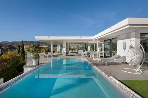 4-Bedroom Modern Villa with Sea View