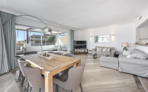 Amazing 4Br Apart. Parking, Pool, Close to the Sea