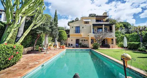 Apartment in elegant villa with pool in Marbella