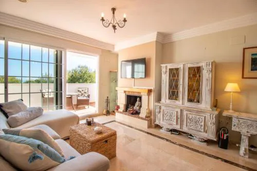 Ático familiar con terraza y bonitas vistas al mar en Marbella - Rio Real 282G
