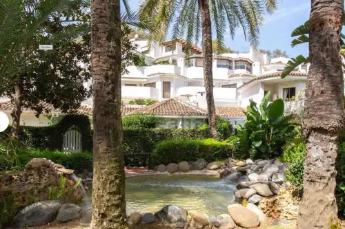 Beach (3mins walk) Apartment. Newly Renovated.