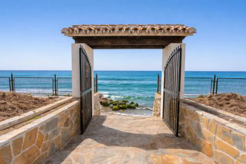 Beach Access Apt in Playa Real Pool Terrace - Pass the Keys