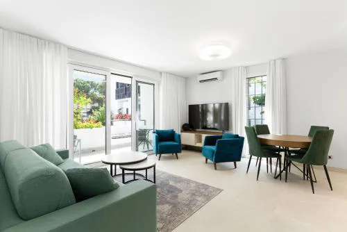 Beachfront Complex Jardines de las Golondrinas Elviria