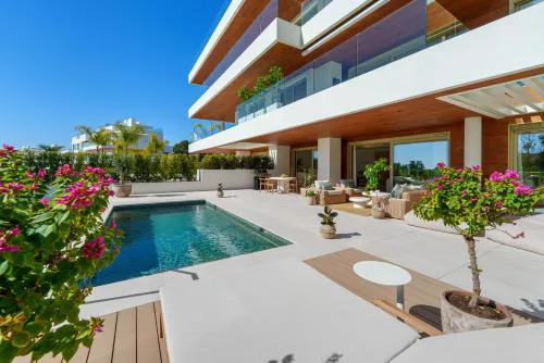 Benalus 4-Bedroom Duplex in Golden Mile