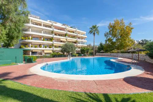 Bonitas vistas al golf y piscina en Guadalmina Marbella