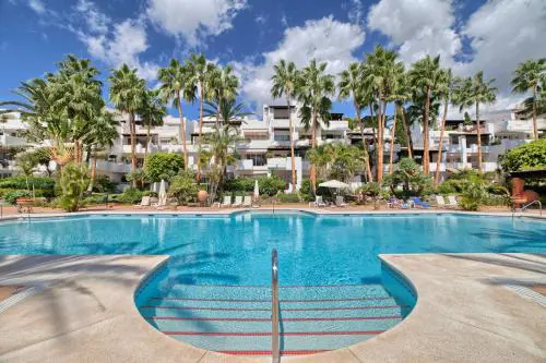 BRIGHT NEW APARTMENT IN PUENTE ROMANO