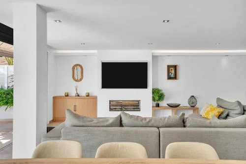 Casa Adriana - Marbellamar Modern Townhouse by Finest Rentals