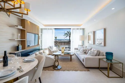 Central 2-Bedroom Apartment in Puerto Banús, Marbella