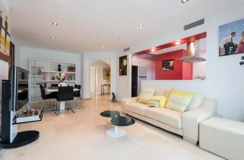 Charming 2 Bedroom Trocadero Arena area