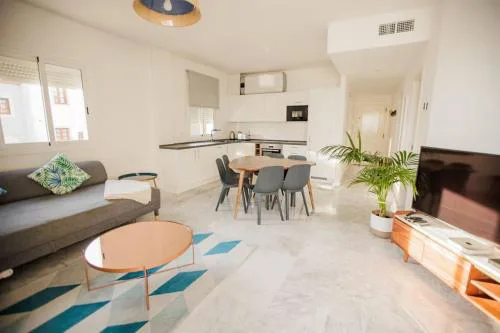 Contemporary Apartment across Marbella Club Hotel