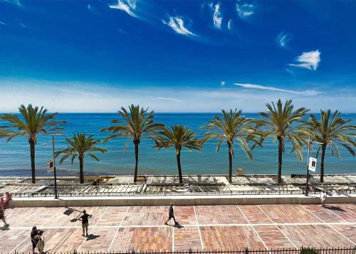Diana 206. Completely Renovated Apartment on the Beachfront.