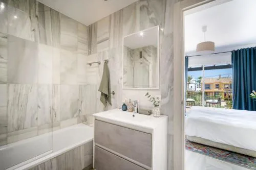 Domillion new refurb 3bdr 2bath beach house AZ111