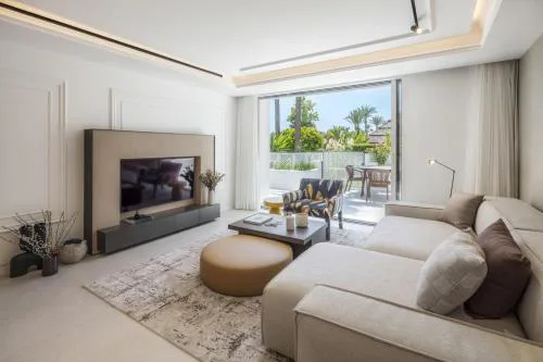 Elegant 3- Bedroom Apartment in Puente Romano