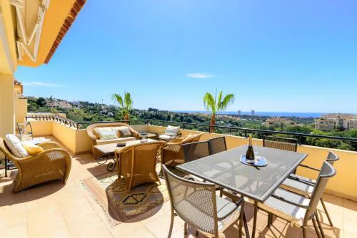 Elviria Hills Penthouse - Idyllic Golf & Sea View Oasis in Marbella