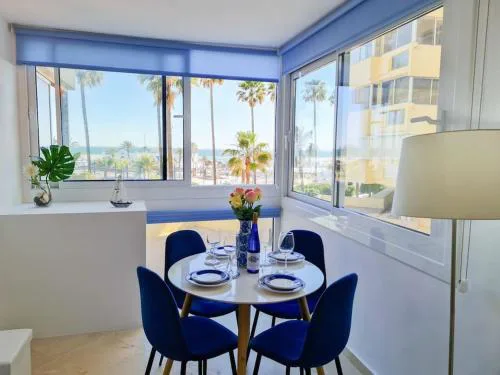 Frontline Apartment with Sea Views and Rooftop Pool