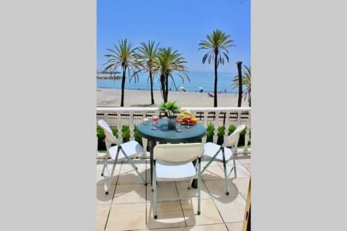 Frontline sea in the center of Puerto Banus-Beach