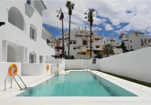 Increíble bajo con jardín y piscina - Puerto Banús