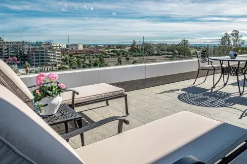 JG3.6B- Luxury Penthouse with Spacious Balcony