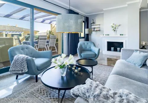 LA- Beautiful 3 bedroom Penthouse close to sea