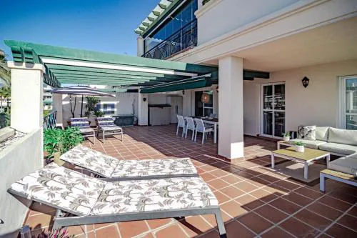 LCR4 - Large 3-Bedroom Apartment Near Beach