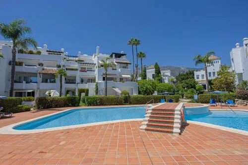 LUXURY GROUNDFLR APT & BEACH IN 200 meters