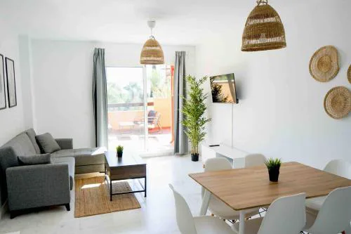 Marbella! 2 Bedroom duplex w/ sea views & rooftop