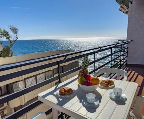 Mediterráneo 6 9 Charming Beachfront 1Bedroom with Stunning Sea Views