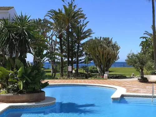 Modern apartment with pool on the beachfront in Marbella by SharingCo