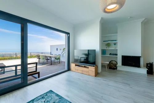 Modern Marbella Villa, Pool, Ocean & Mountain View