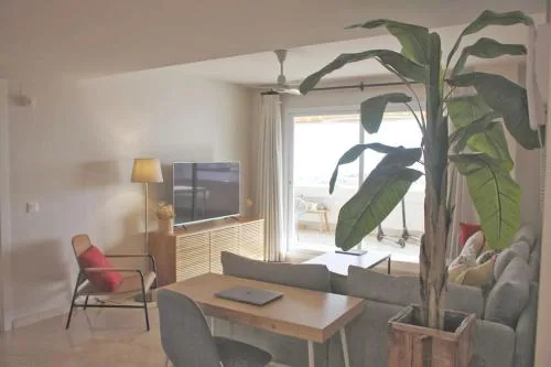 Oasis Apartment 100 meters from Beach with Private Parking