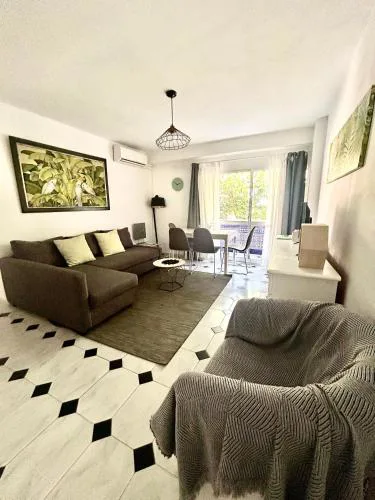 Piso de 2 Dormitorios Playa Bajadilla Marbella Centro