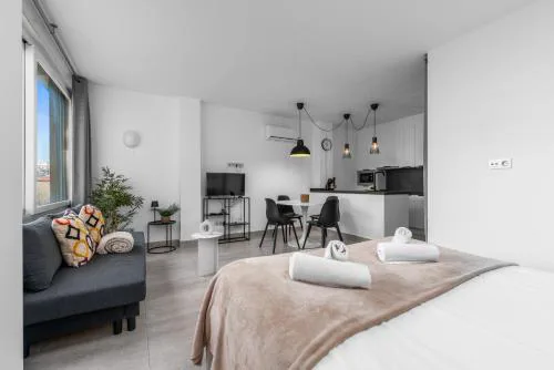Renovated Studio Marbella Center Beach within walking distance