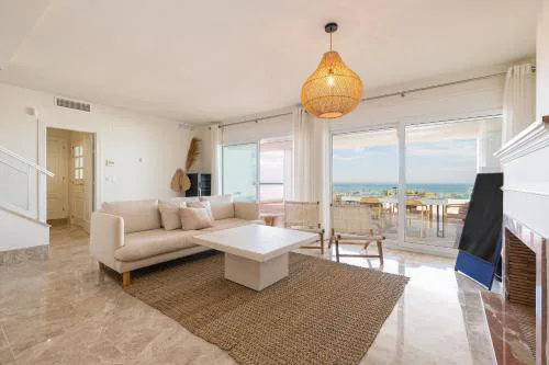 Santa Clara Golf Duplex by AORA STAY