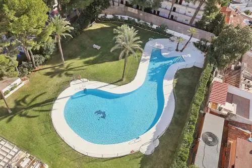 Sea View, Balconies, Pool, Walk to Puerto Banús