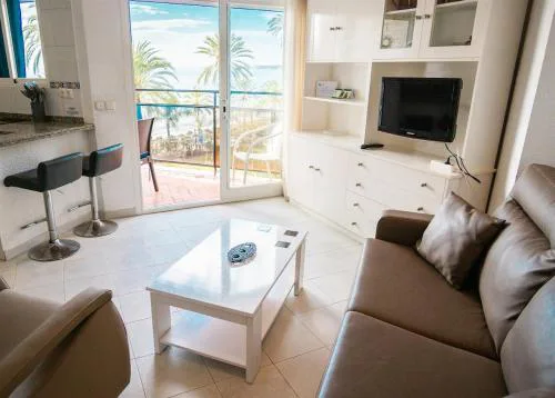 Skol 205A Studio with sea and pool views