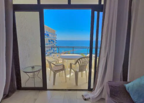 Skol 935 - Cozy 2-Bedroom Apartment with Amazing Sea Views