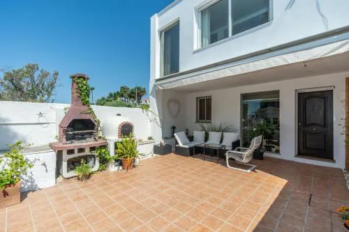 Spacious and bright house next to the beach