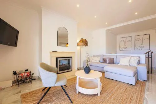 Spacious Apartment Near Puerto Banus