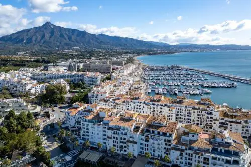 Stylish Refurbished 2 bed Apartment in the Heart of Puerto Banús