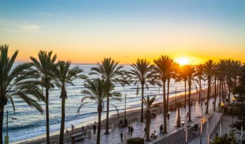 Urban Place in Marbella close to beach with pool and garage