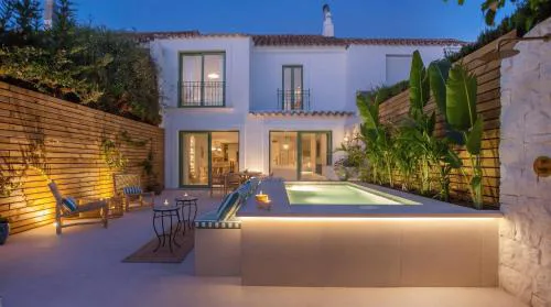 VACATION MARBELLA I Casa Savia, Private Pool, Luxury interiors, 10min walk to the Beach