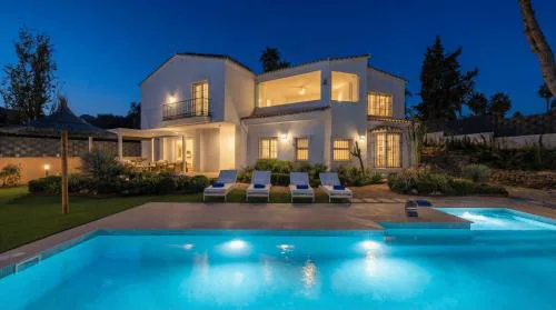 VACATION MARBELLA I Villa Azahar Retreat, Paradise for Golfers, Private Heated Pool, Close to the Best Beaches and High-end Restaurants